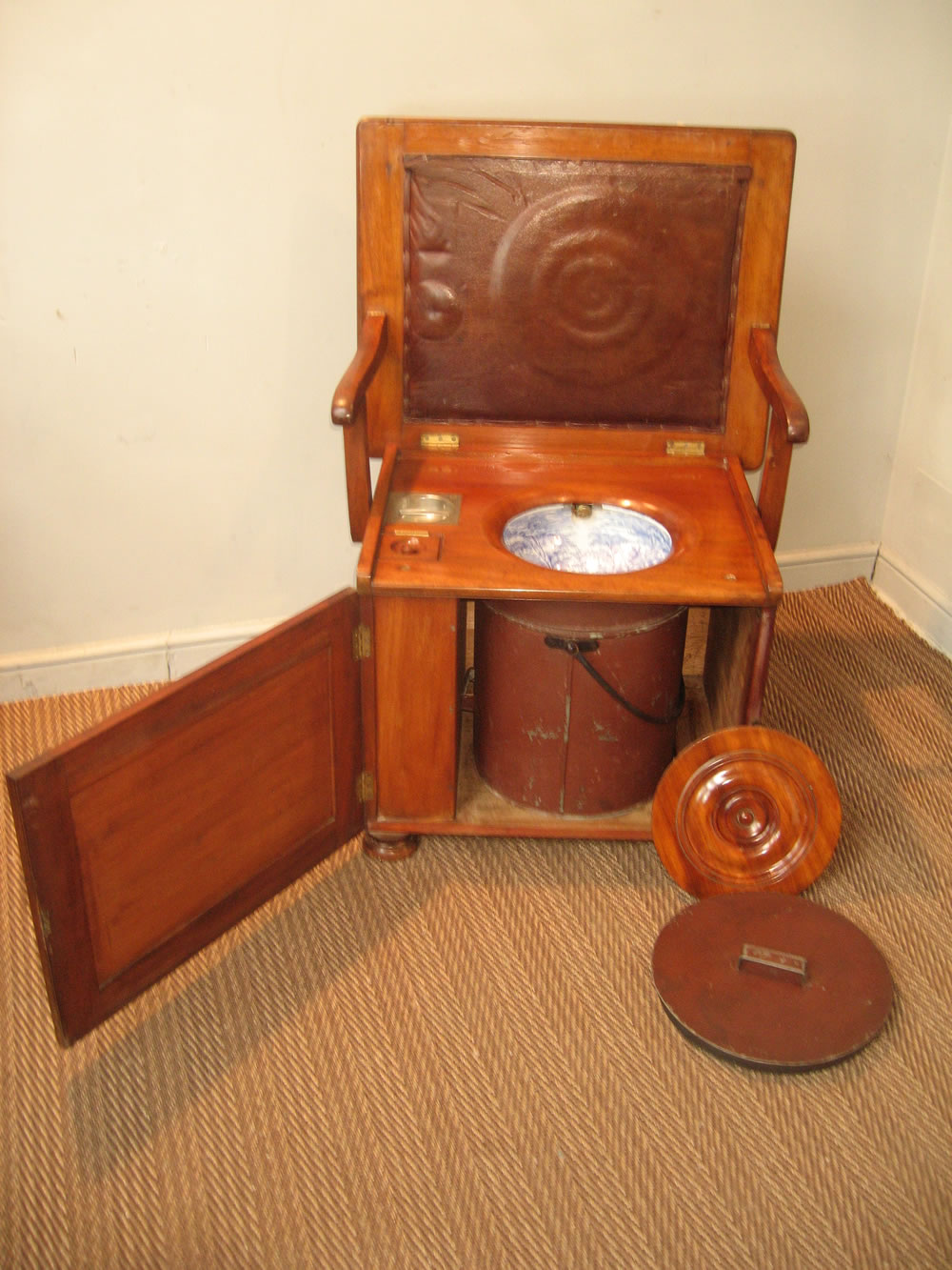 Commodes Example Stock Examples - James Millington Antiques